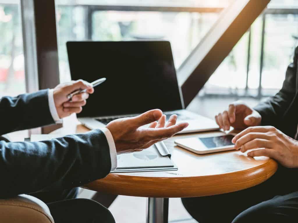 AI i erhvervslivet: Fremtiden for virksomheder og produktion